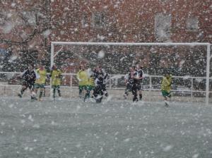ed-moratalaz-cd-san-nicasio-b-amistoso-9-large Partido del Femenino "B", suspendido en el minuto 55 por la nieve caida.